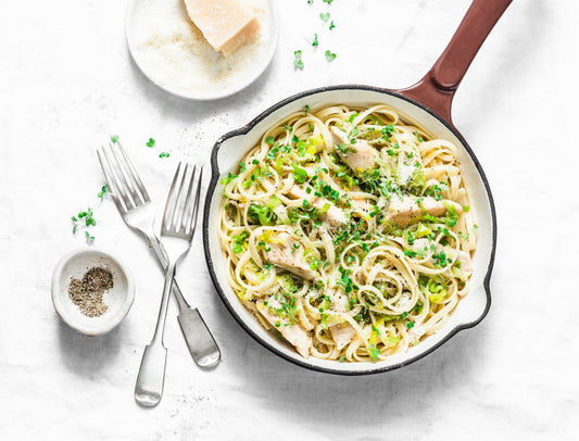 Linguini pasta with chicken and leek carbonara